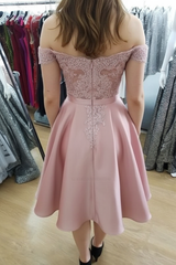 A Line Off the Shoulder Knee Length Homecoming Dresses with Appliques