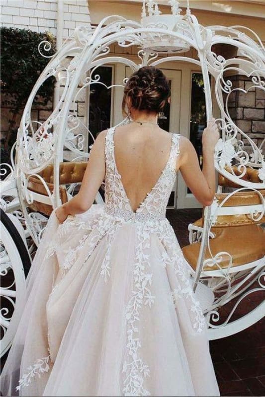 A Line V Neck Tulle Lace Applique Prom Dress with Beading Puffy Party Dress