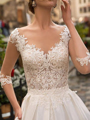 A Line V Neck Wedding Dresses Half Sleeve Floor Length Lace Appliqued Satin Vintage Bridal Gown With Train