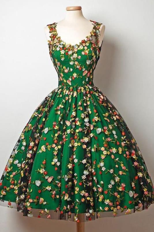 A Line Green Sleeveless Knee Length Lace Homecoming Dress with Appliques