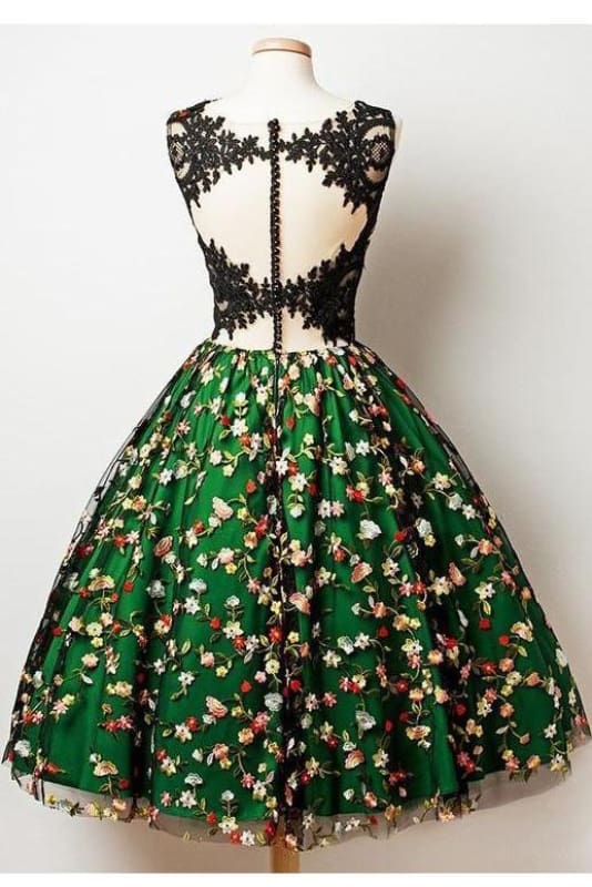 A Line Green Sleeveless Knee Length Lace Homecoming Dress with Appliques