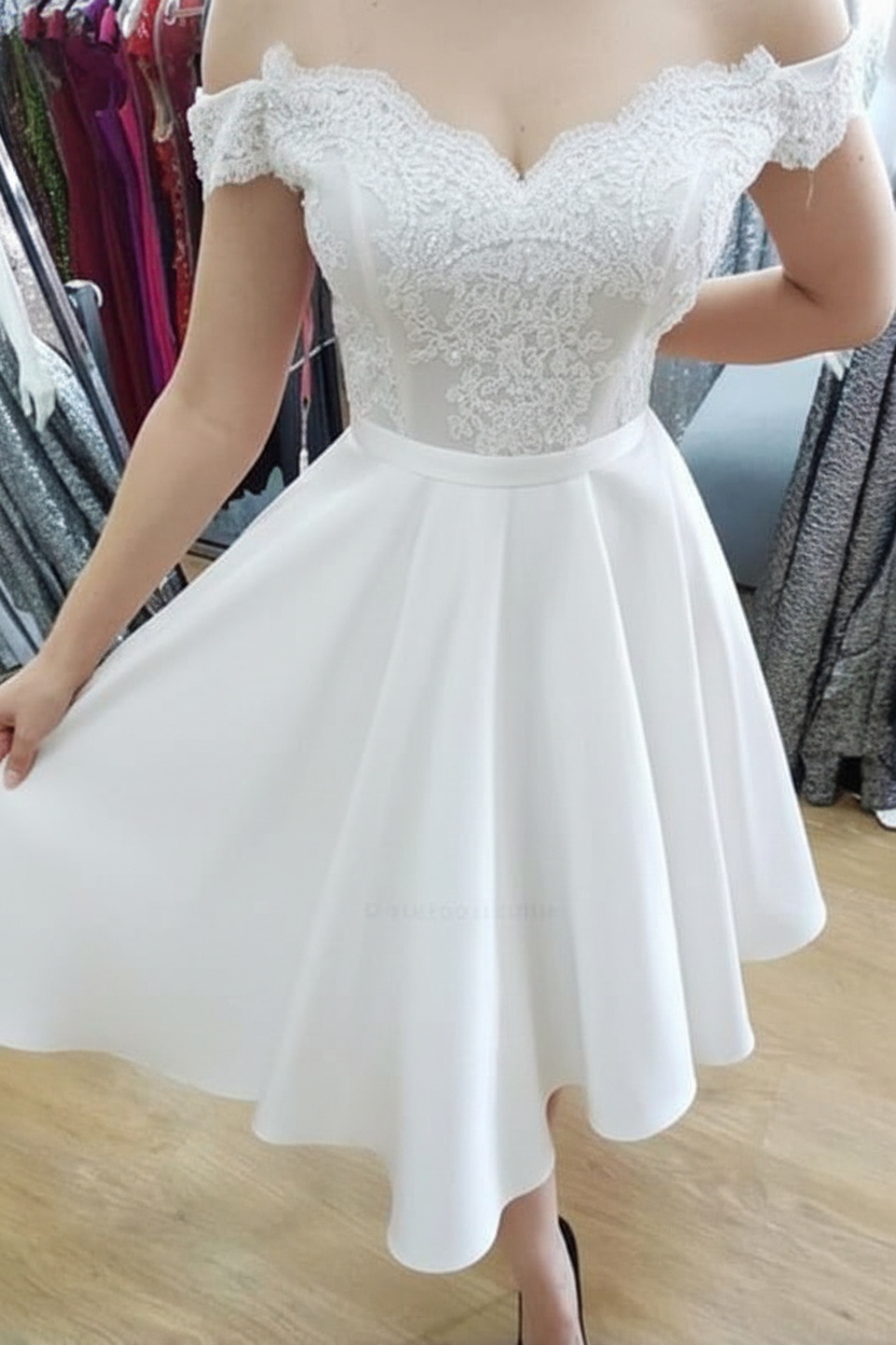 A Line Off the Shoulder Knee Length Homecoming Dresses with Appliques